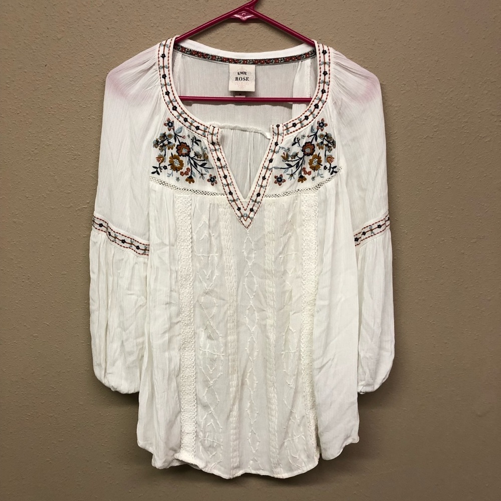 Knox Rose white with floral design
